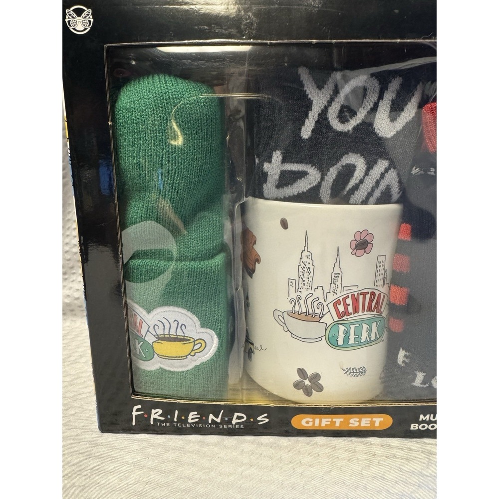 Friends Central Perk Gift Set (Mug, Socks x 2, And Beanie) BRAND NEW - Picture 3 of 10